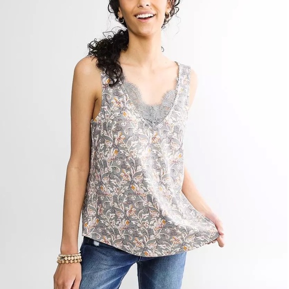 Daytrip by Buckle Floral Lace Trim Top – Size Small – Excellent Condition! - Picture 8 of 10